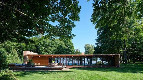 1956 residence designed by architect Winston Elting overlooking Lake Michigan